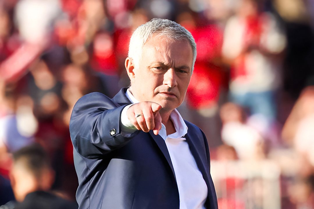 Mourinho: “Não se pode sofrer um golo em que estão seis jogadores à frente da linha da bola”