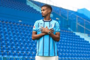Miguel Tavares prolonga vínculo com o FC Vizela até 2028