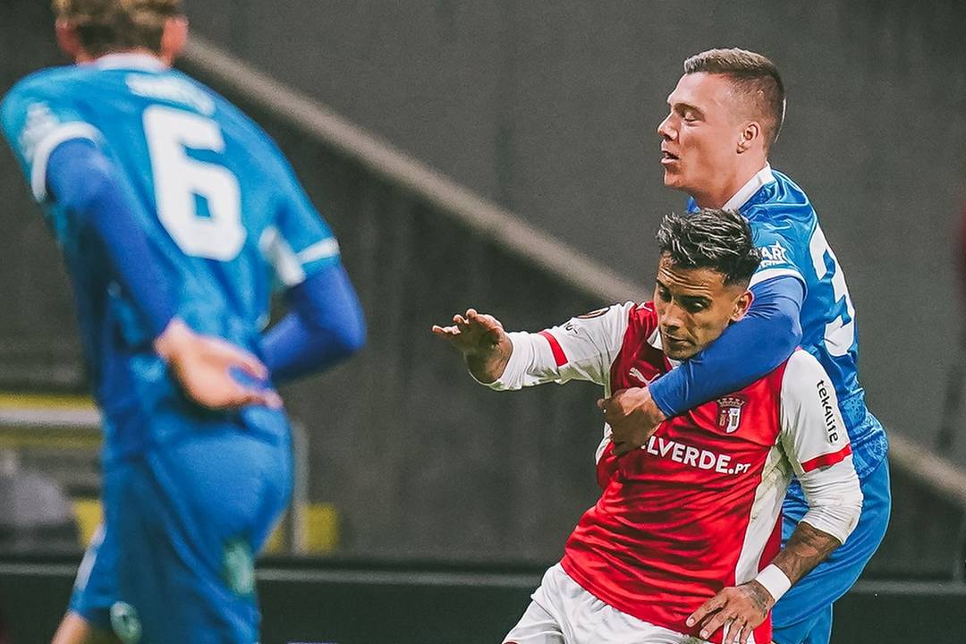 Crónica: Erros penalizam Sporting de Braga em jogo de ‘loucos’ com o Genk