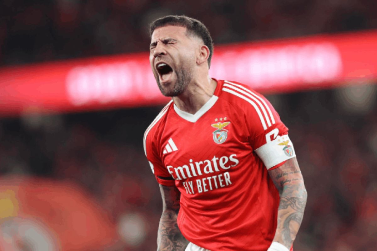 Eleições no Benfica: Capitão Otamendi votou no final da tarde no Estádio da Luz
