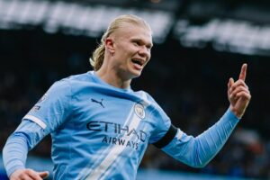 Manchester City vence Crystal Palace e mantém perseguição à liderança da Premier League