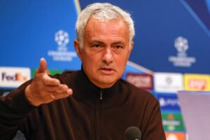 "Ou matas ou morres de pé": Mourinho garante que Benfica vai jogar para ganhar