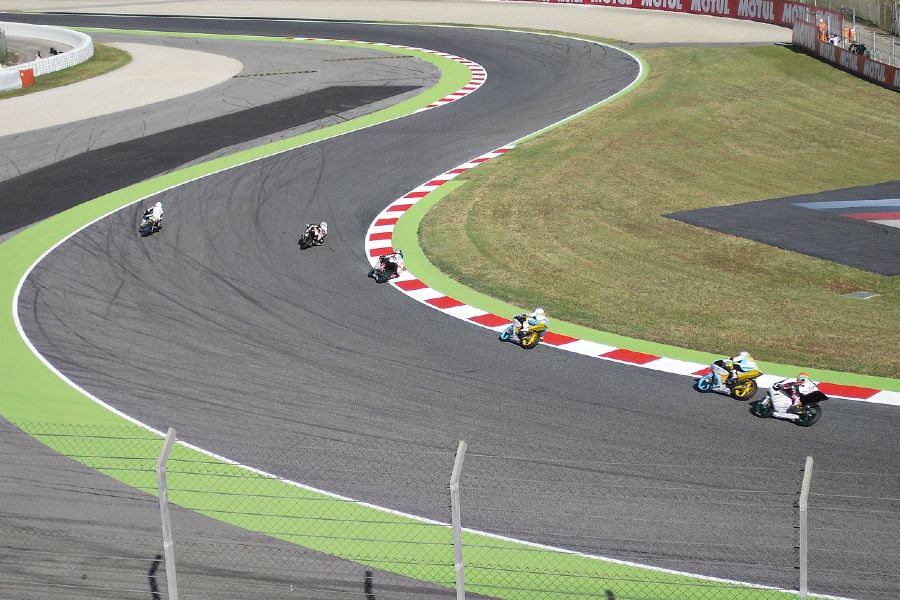 Alex Márquez vence sprint em Portimão; Miguel Oliveira termina em 16.º