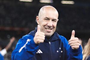 Cruzeiro de Leonardo Jardim vence Corinthians por 3-0 e assegura presença na Copa Libertadores