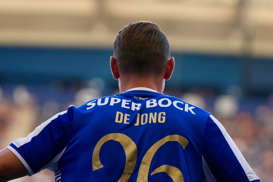 FC Porto revela plantel com vitória e surpresa de Luuk de Jong