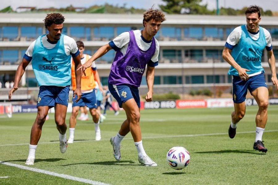 Seleção portuguesa completa último treino antes do jogo decisivo com a Arménia