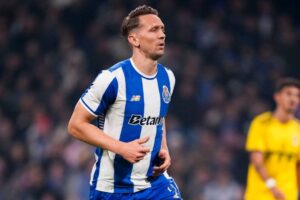 Avançado do FC Porto Luuk de Jong operado com sucesso nos Países Baixos