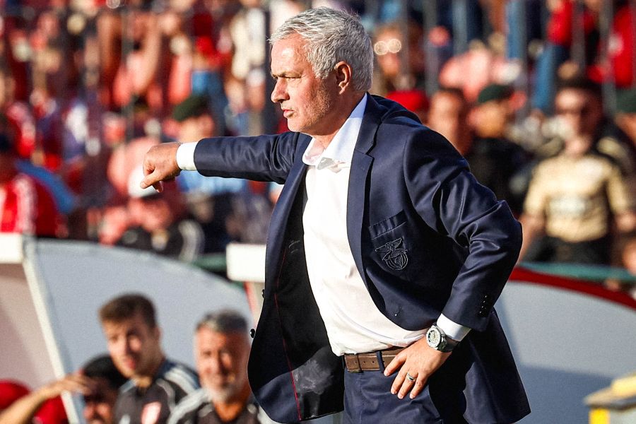 Mourinho: “Falei com Villas-Boas e Varandas depois de assinar pelo Benfica”