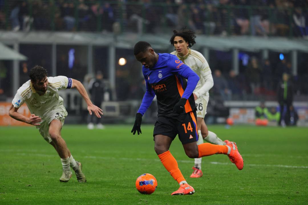 Líder Inter Milão esteve a perder, mas goleou ‘aflito’ Pisa por 6-2 na Liga italiana