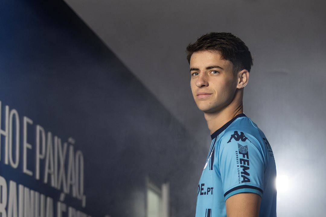 Vizela contrata médio internacional bielorrusso Nikita Demchenko