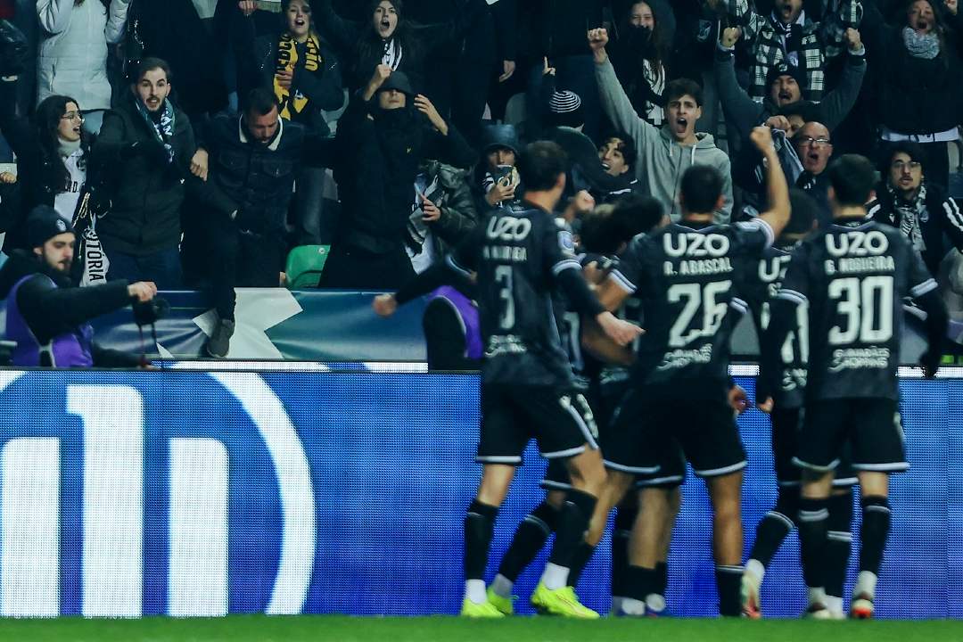 Adeptos barrados na Taça da Liga em Leiria por pirotécnicos e embriaguez