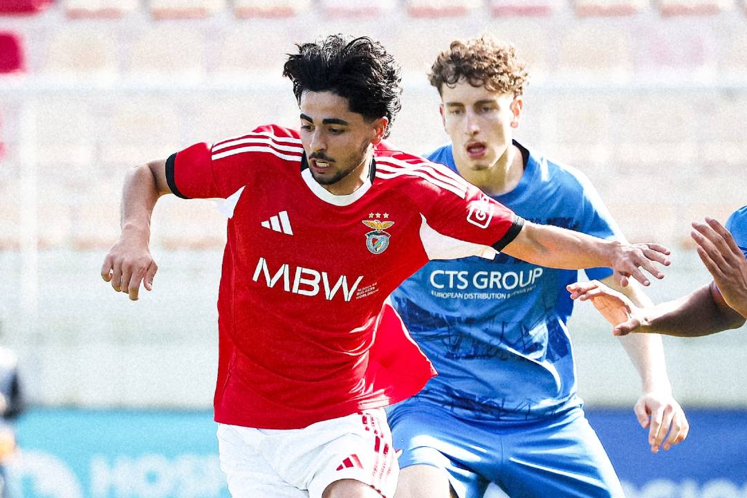 Benfica goleia AZ Alkmaar e apura-se para ‘quartos’ da Youth League