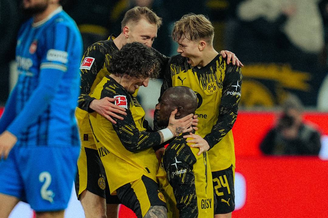 Borussia Dortmund consolida vice-liderança da Liga alemã com goleada sobre Mainz