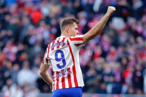 Sorloth decide e Atlético mantém pressão na luta pela Champions
