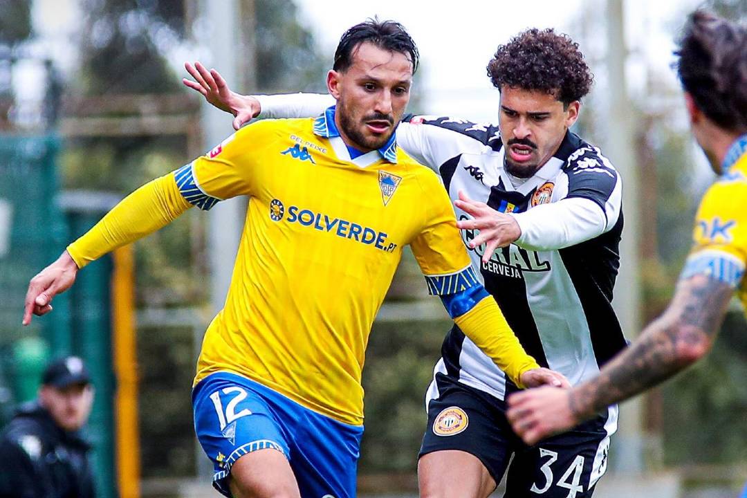 I Liga: Estoril vence no Funchal e Nacional afunda-se