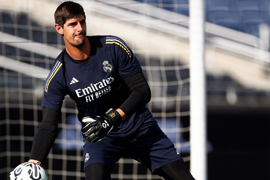 Courtois sofre lesão muscular e deve desfalcar Real Madrid durante um mês e meio