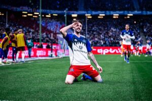 Golo de Fábio Vieira não chega para evitar derrota do Hamburgo
