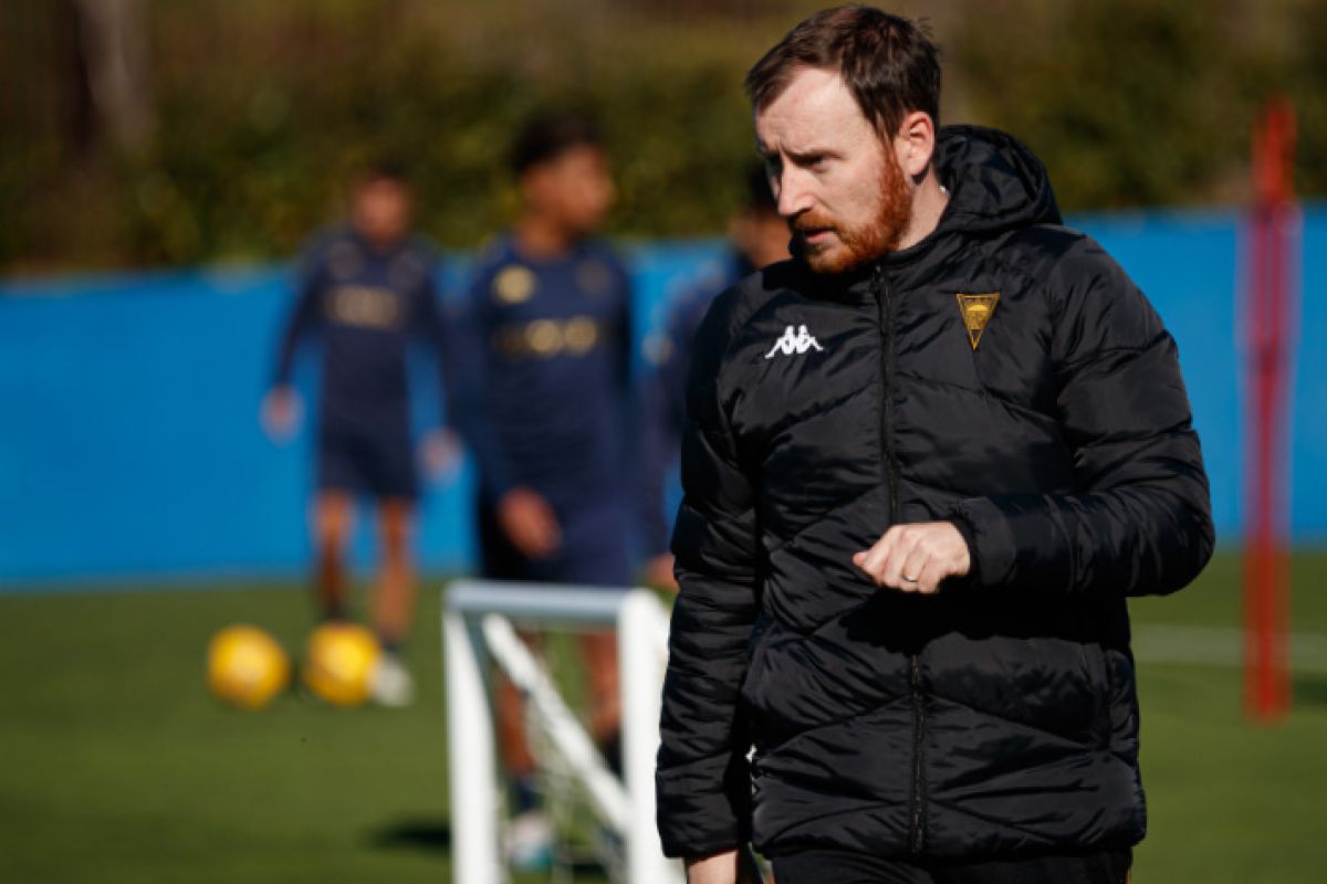 Cathro elogia “fome de vencer” do Estoril após goleada: “Lacximicant foi decisivo”