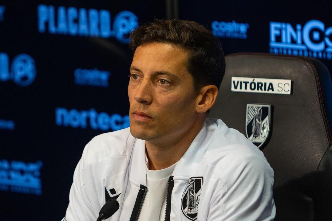 Luís Pinto antevê dérbi minhoto com “paixão e história própria”