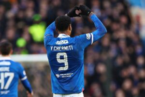 Youssef Chermiti bisa pelo Rangers no empate com o Celtic na Escócia