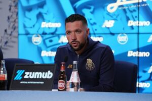 Farioli critica adiamento do jogo do Sporting e fala em "tratamento especial"