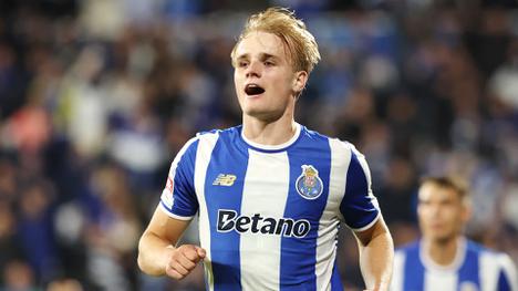 Liga Portugal Betclic: Estoril vs FC Porto, Golo 0-3 V. Froholdt (2025-2026)