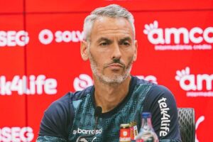 Vicens: "Não tenho capacidade para preparar dois jogos ao mesmo tempo"