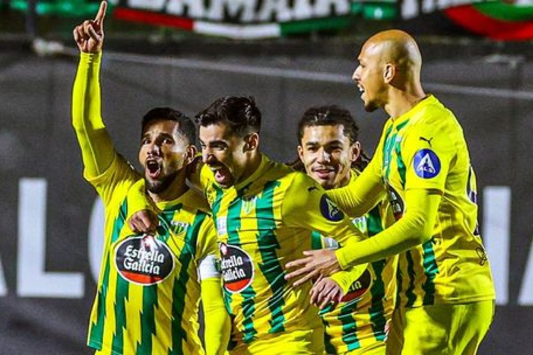 Tondela e Gil Vicente empatam com dois golos perto do fim