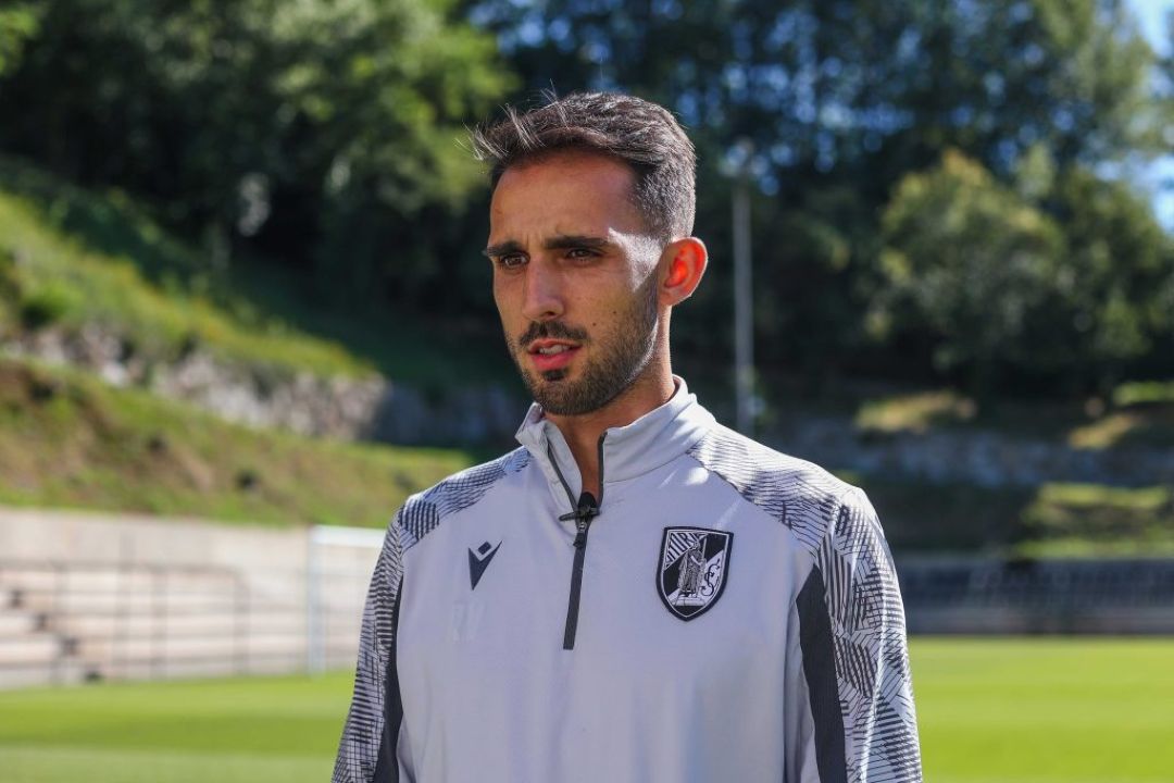 Gil Lameiras critica falta de consistência do Vitória no empate com o AVS