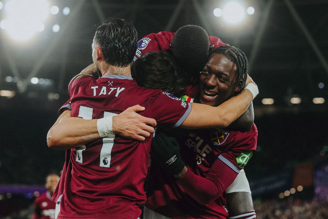 West Ham goleia Wolverhampton e escapa à despromoção