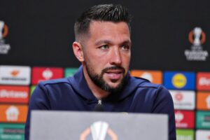 "É difícil dizer quem é o favorito", afirma Farioli antes do duelo europeu
