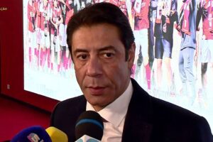 Rui Costa não falou com adeptos revoltados: "Ser presidente do Benfica não é para todos"