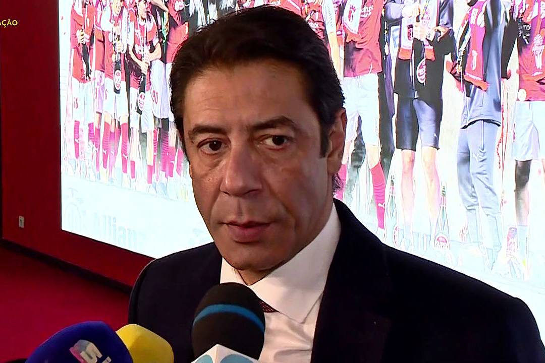 Rui Costa não falou com adeptos revoltados: “Ser presidente do Benfica não é para todos”