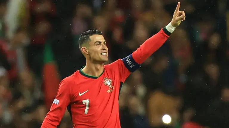 Cristiano Ronaldo sugere aposentadoria do futebol e revela paixão pelo pádel